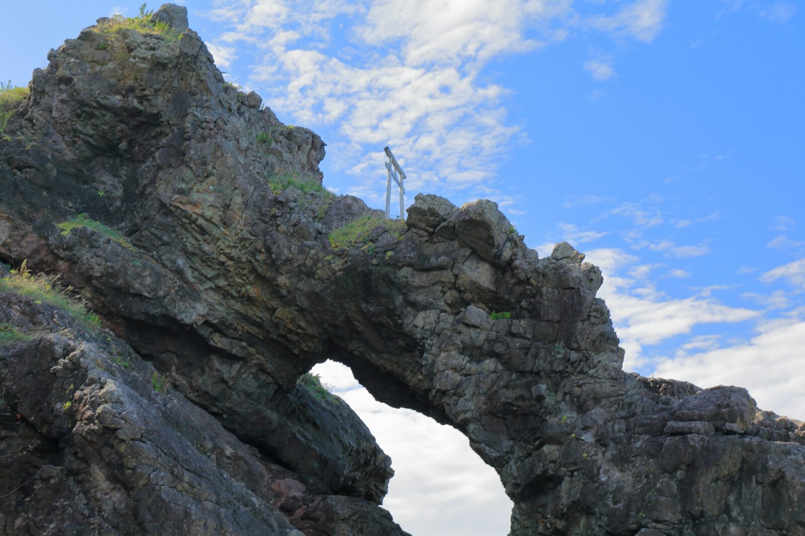 大澗ノ崎の窓岩の写真