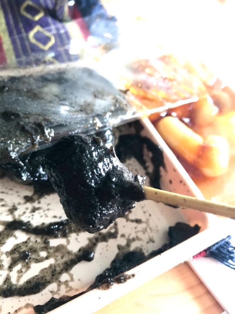 大沼団子の中身(黒ごまとみたらし)