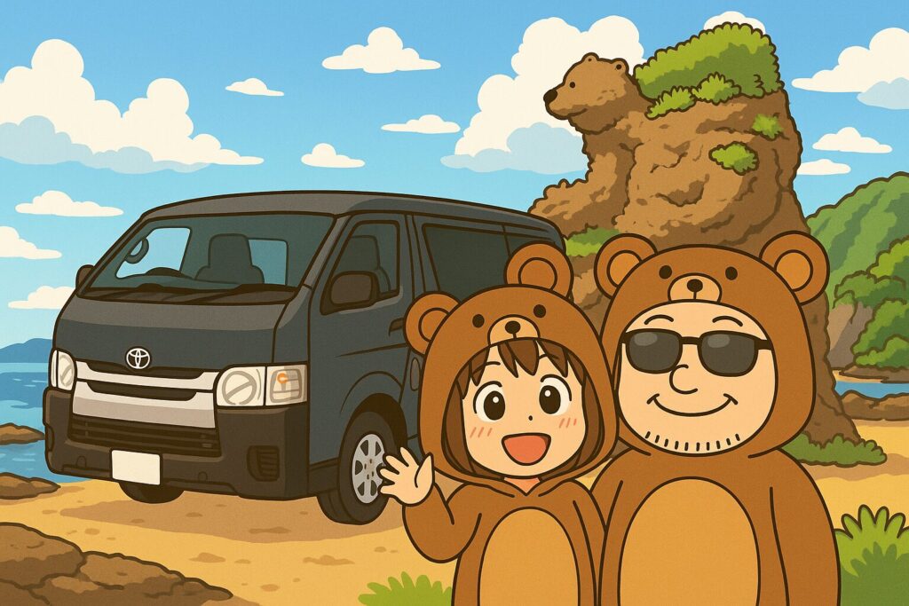 親子熊岩を背景にハイエースとくまころりん夫婦が並ぶ旅のイラスト