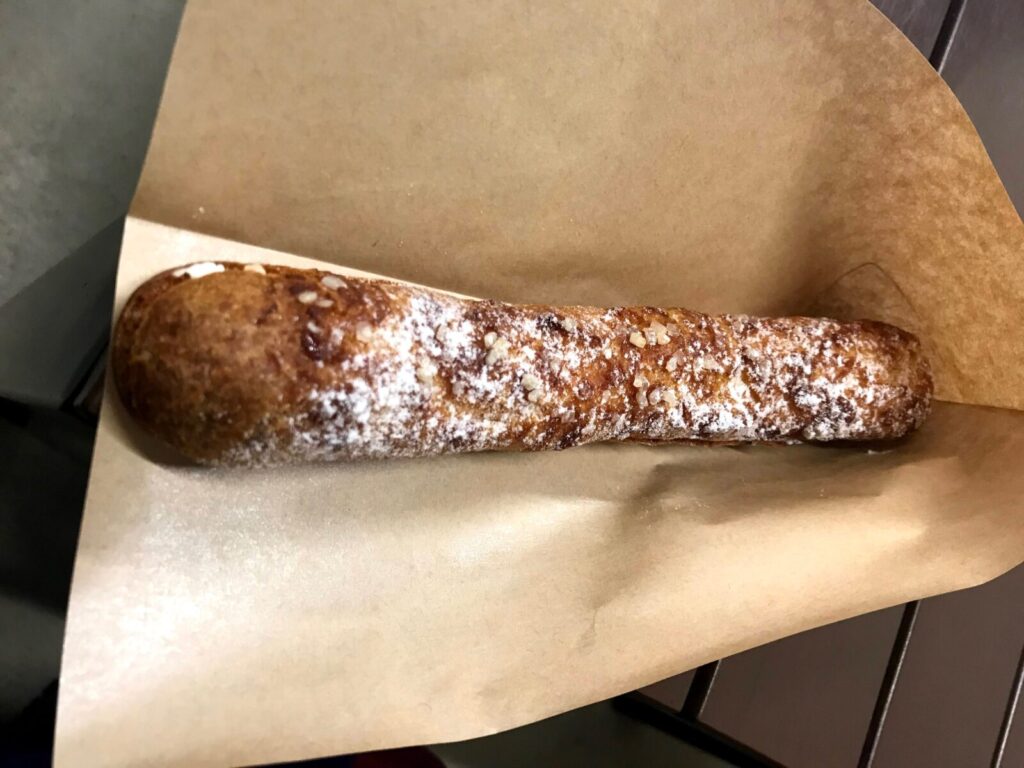 香ばしく焼けた三笠ろーんぐしゅー