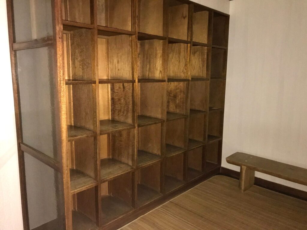 知内温泉の脱衣所にある木製ロッカー