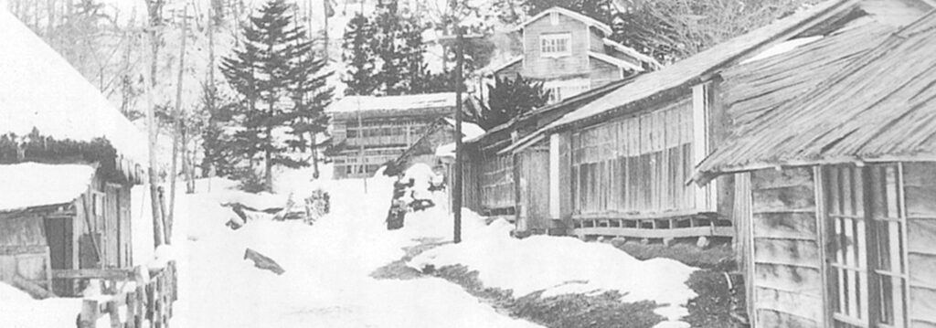 知内温泉昔の雪が降り積もる様子