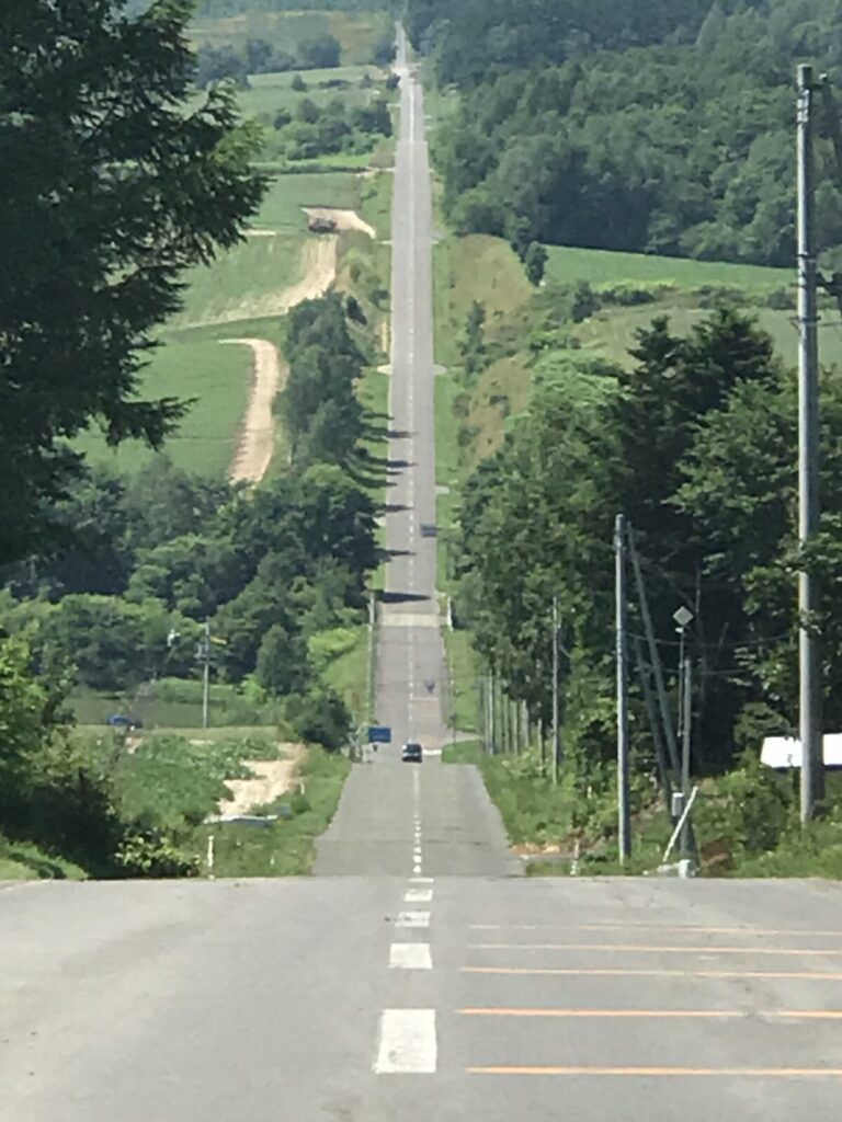 ジェットコースターの路の起伏がはっきりわかるズーム写真(上富良野)