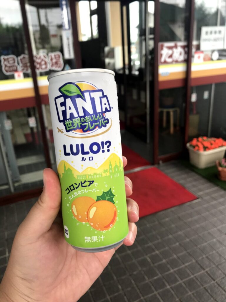 日帰り温泉たぬきの湯前で撮影したファンタLULO!?の缶飲料