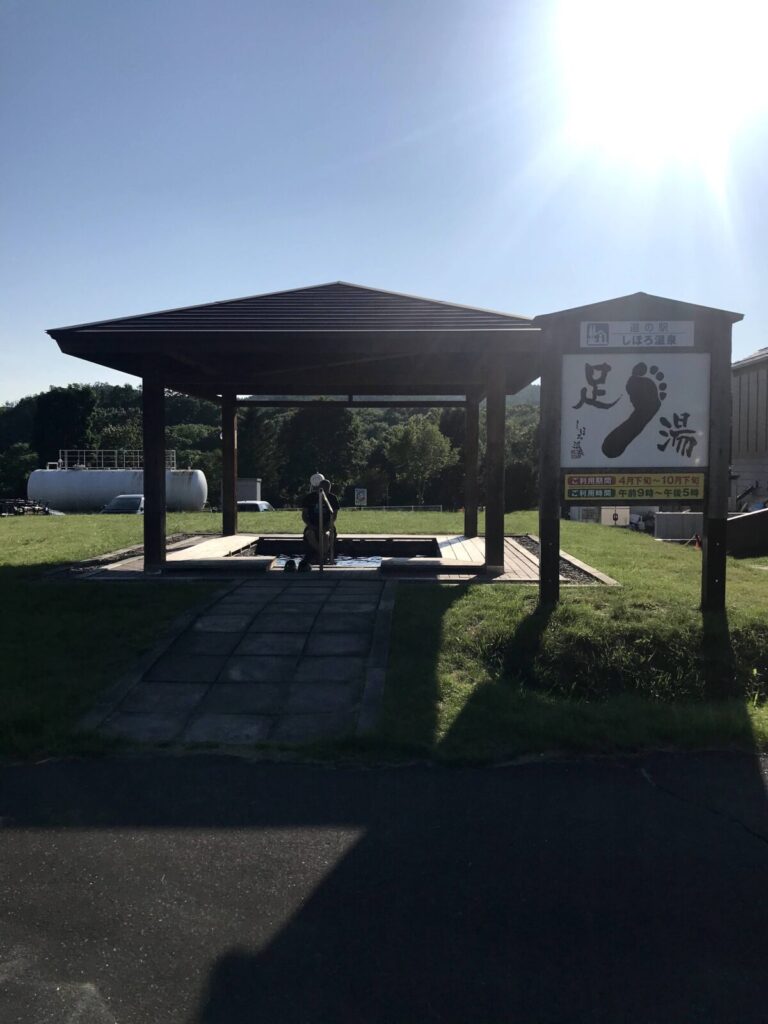 道の駅しほろ温泉の足湯と足湯の看板