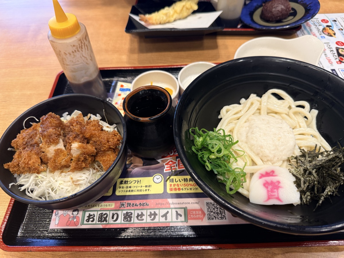 資さんうどん成田店の冷山いも温玉ぶっかけうどんとミニソースチキンカツ丼セット